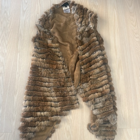 JOCELYN
Striped Fur Jacket
Size: S - Picture 3 of 4